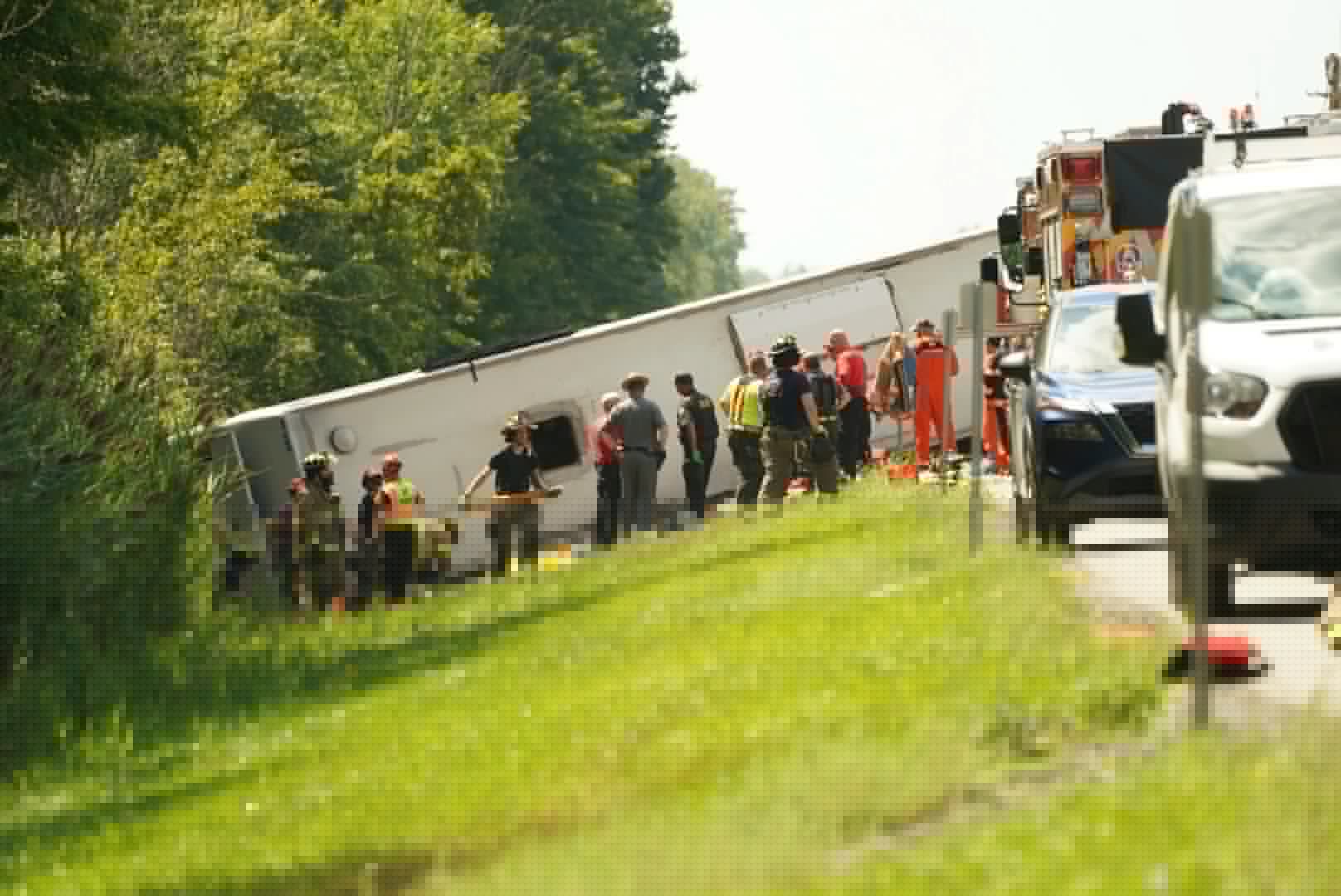 N.Y. tour bus crash leaves 5 passengers dead and many others injured