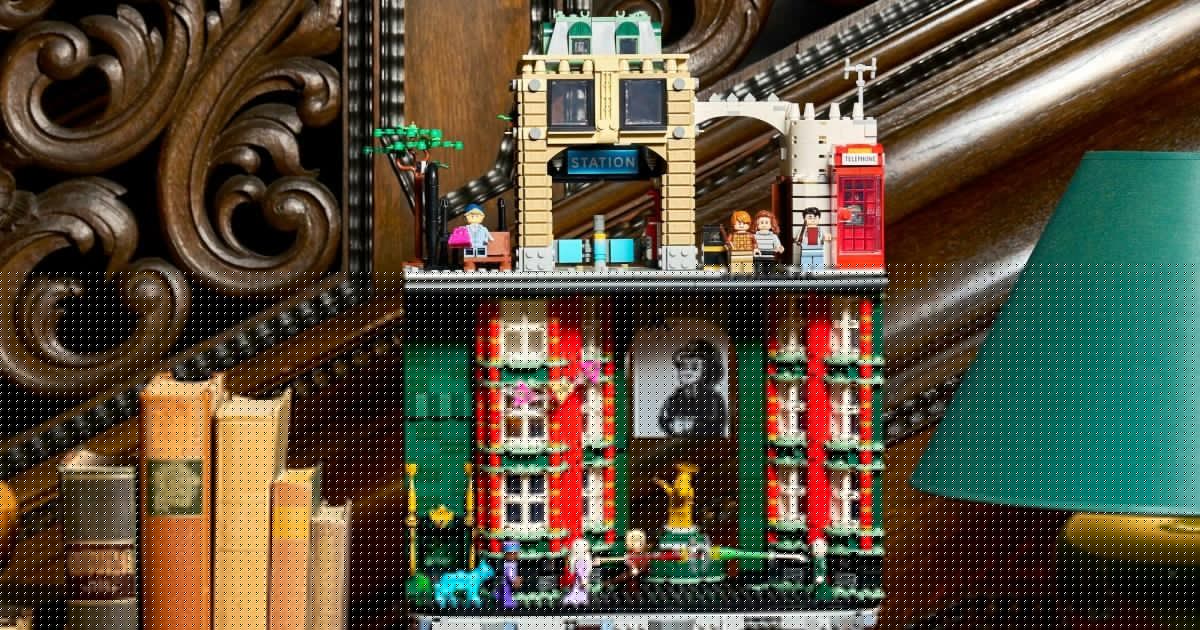 Lego Harry Potter The Ministry of Magic set includes its own tube stop