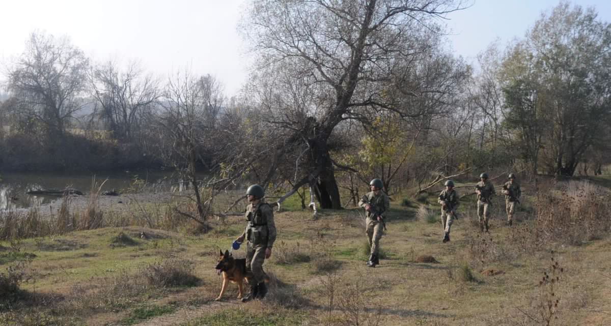 Uzunköprü'de Göçmen Kaçakçılığı Operasyonu: 9 Kaçak Göçmen Yakalandı, 2 Organizatör Tutuklandı