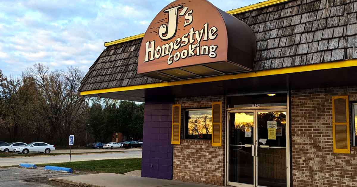 This Small-Town Diner In Iowa Has A Mouth-Watering Omelet Locals Keep Talking About