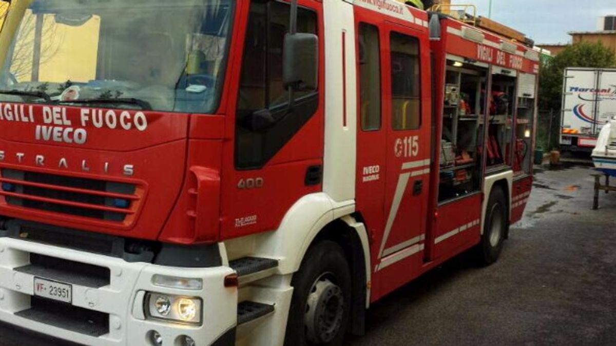 Matera, auto si scontra con un camion: quattro morti