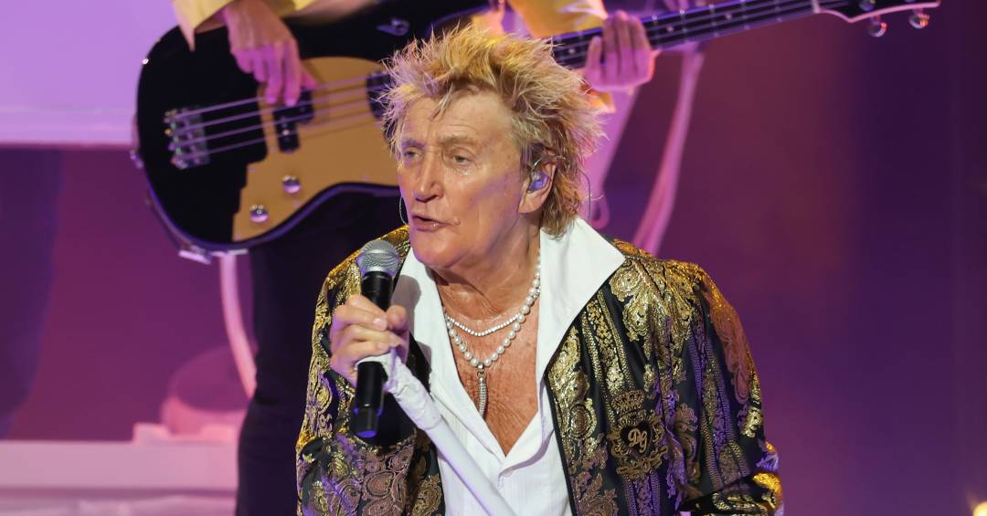 Rod Stewart volta a adiar show e aumenta rumores sobre sua saúde