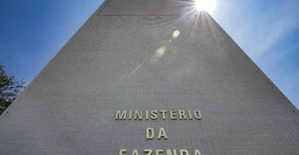 Governo Lula completa três anos com as contas no vermelho e só cumpre meta com ajuda de exceções