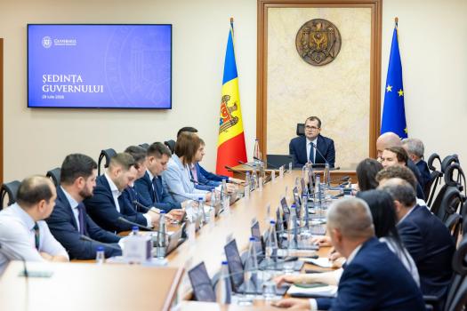 Rep. Moldova a declarat stare de alertă energetică: stocurile de motorină au scăzut de la 17,6 la 6,9 zile de consum într-o lună. Chișinăul riscă să rămână și fără apă potabilă dacă Nistrul continuă să scadă