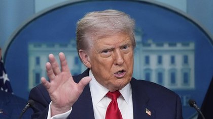 Trump Peringatkan Iran: Waktu Negosiasi Hampir Habis, Serangan AS Berikutnya Lebih Besar