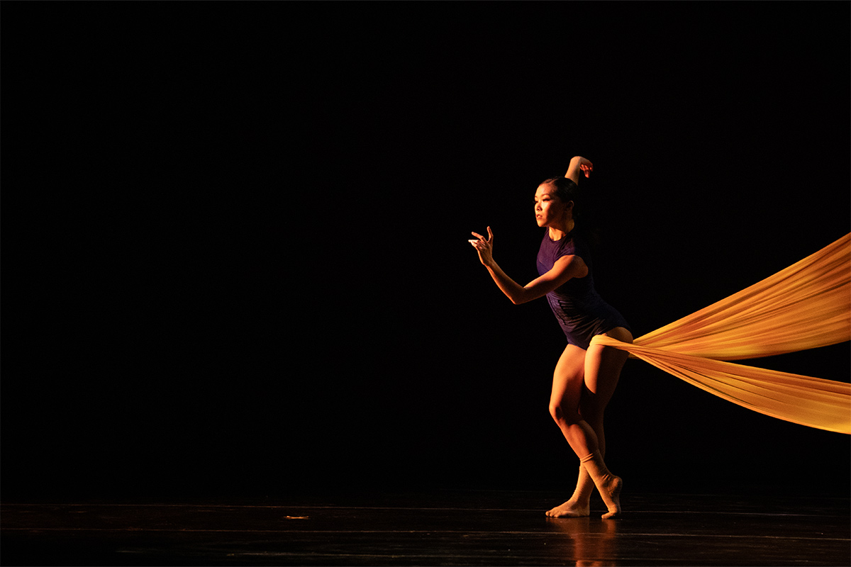 Review: Ballet Des Moines kicks off the season with athleticism, Enya and a pianist that’s part of the performance