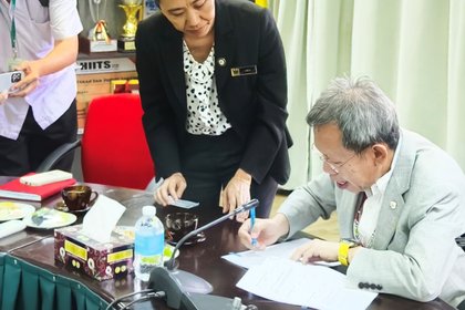 SUPP signs statutory declaration to secure reissuance of lost land titles in Sibu