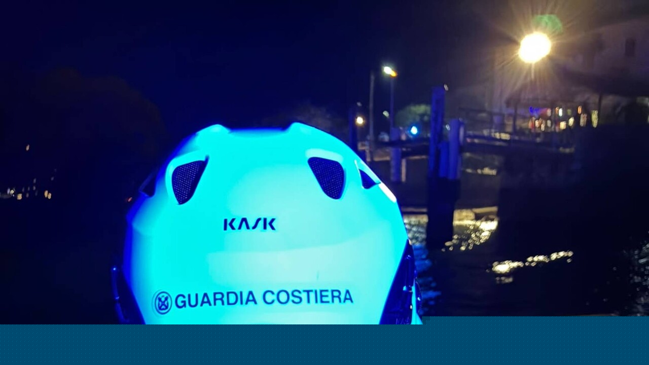 Giovane si tuffa e non riemerge nel lago di Como, ritrovato il corpo