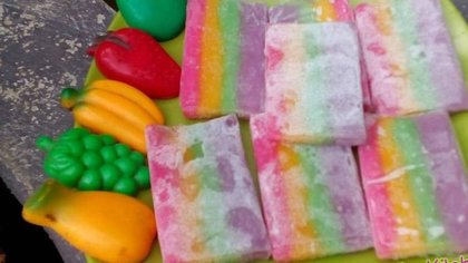 Cara Membuat Es Gabus Pelangi, Jajanan Tradisional Berwarna-warni
