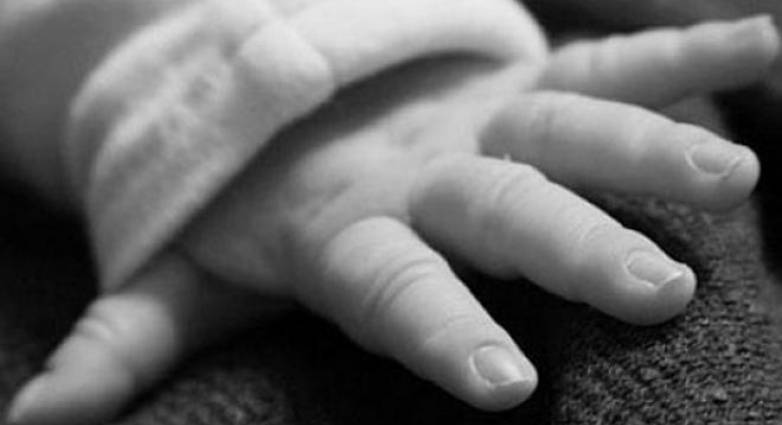 Τραγωδία στα Τρίκαλα: Νεκρό βρέφος 15 μηνών – Στο νοσοκομείο χωρίς τις αισθήσεις του