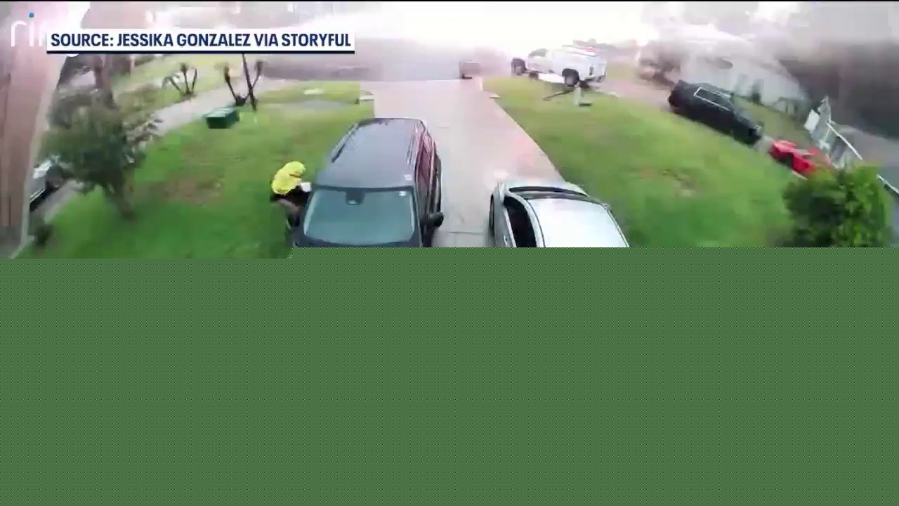 Kissimmee family narrowly escapes lightning strike
