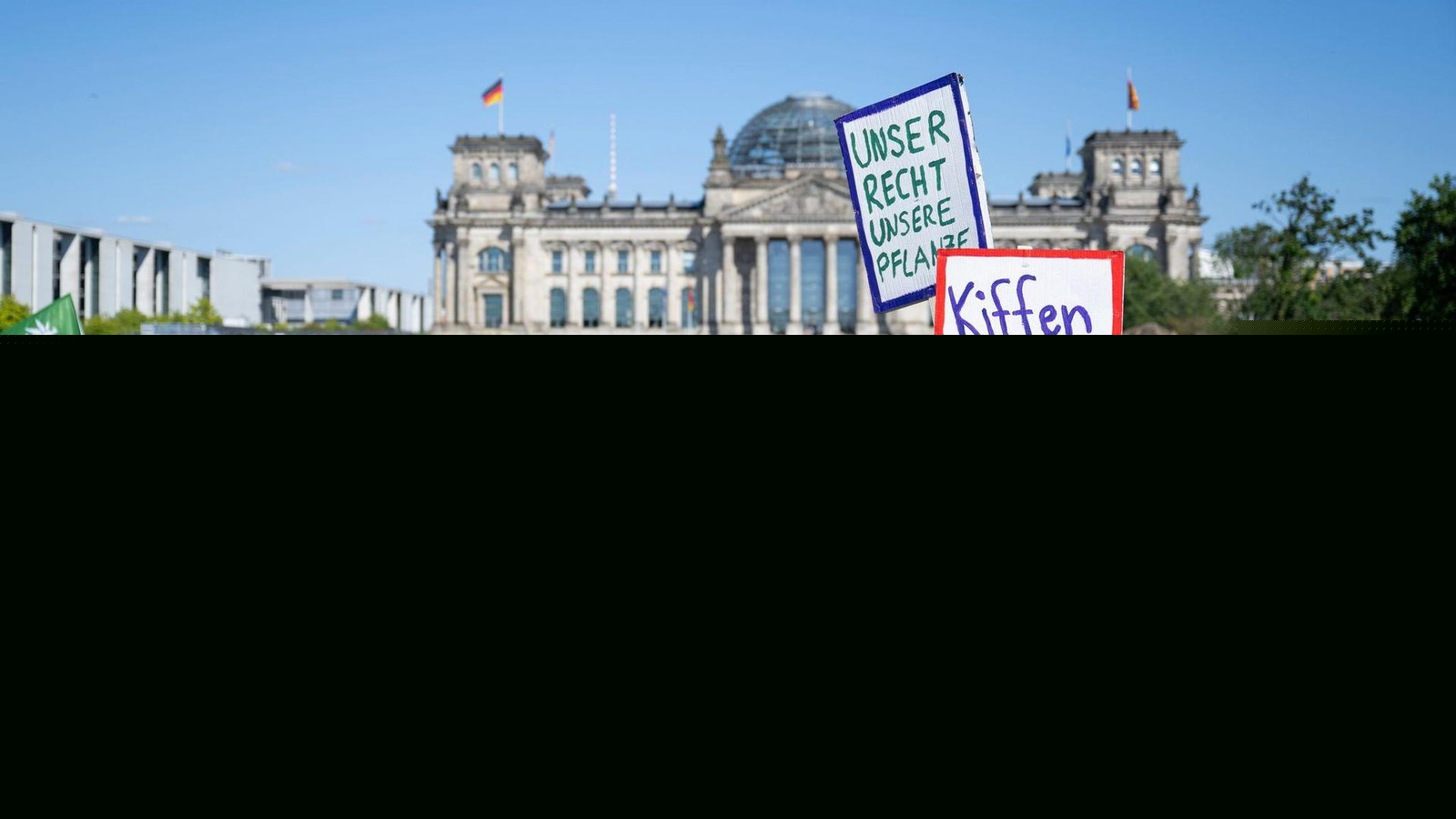 „Berlin im Rausch“ – Hanfparade mit 200 Teilnehmern zieht durch die Innenstadt