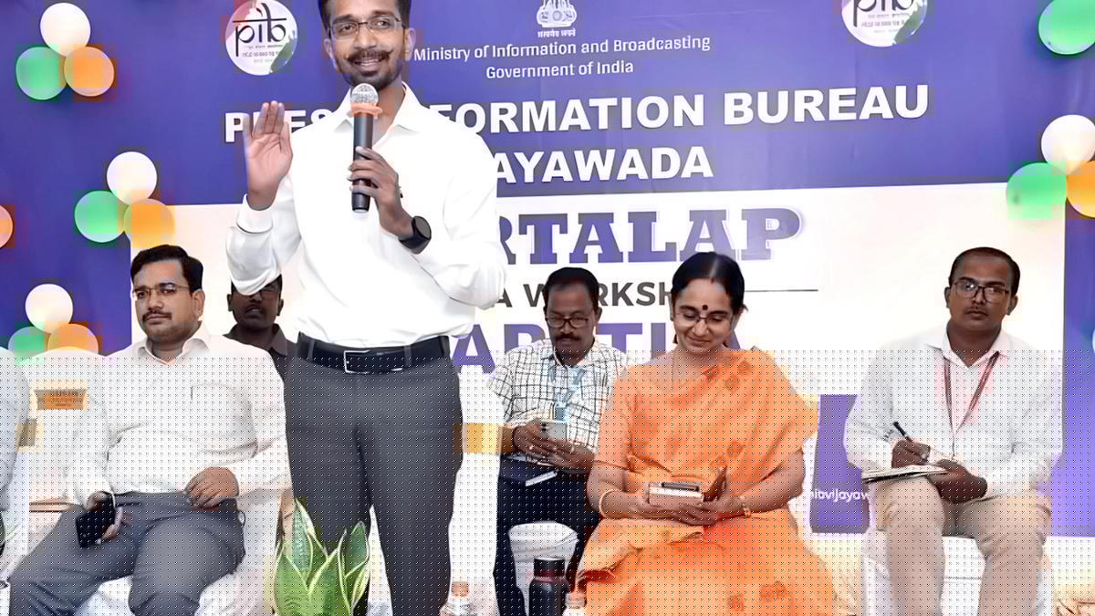 Bapatla Collector calls for focus on developmental journalism