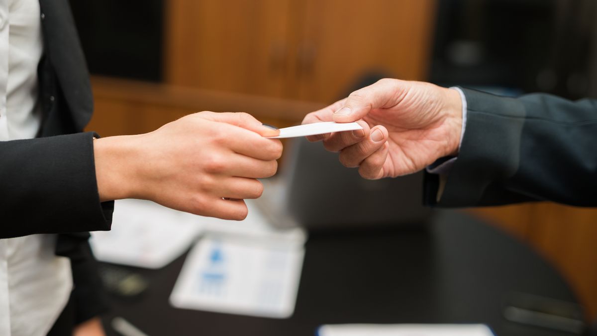 Posts warning of business cards drugged with burundanga don't pass the smell test