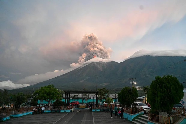Hundreds flee homes after Guatemala’s Fuego volcano erupts