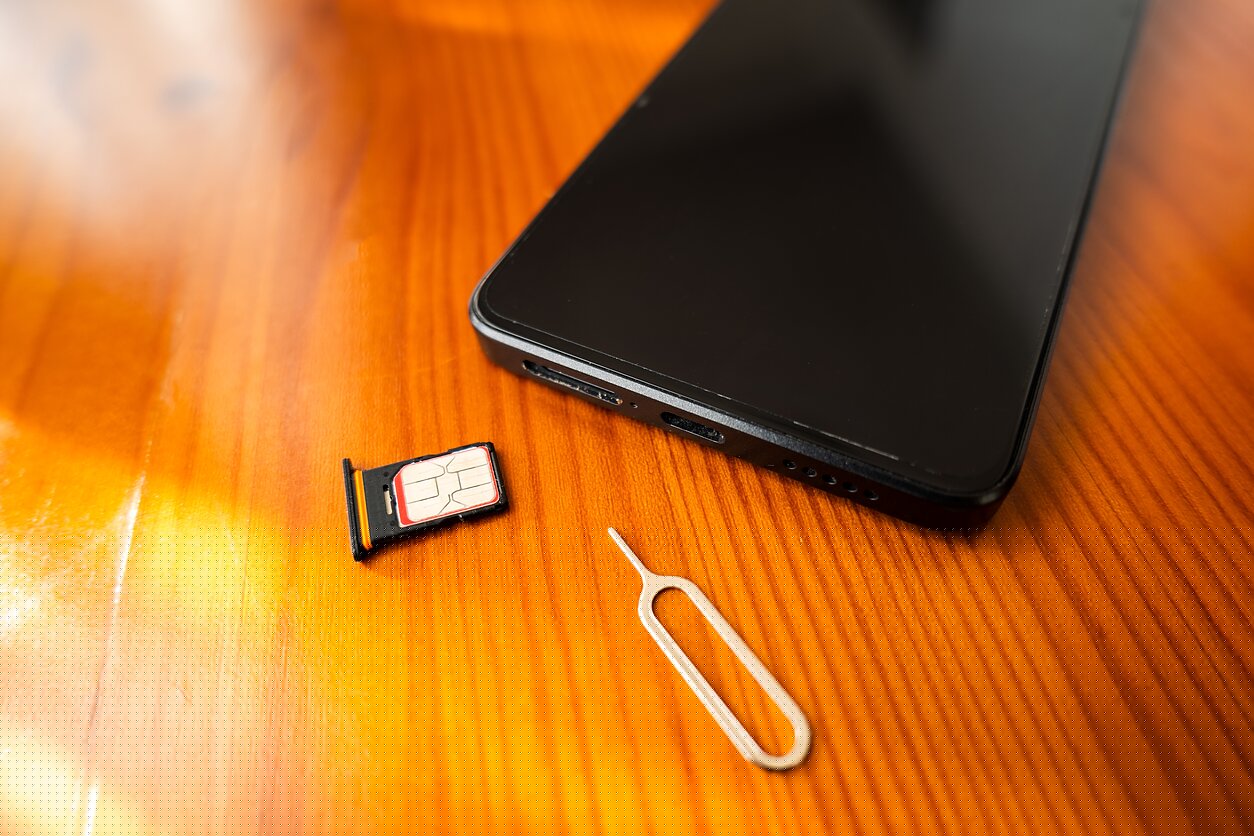 Gamintojai atsisako fizinių komponentų – telefonuose gali nelikti SIM kortelių