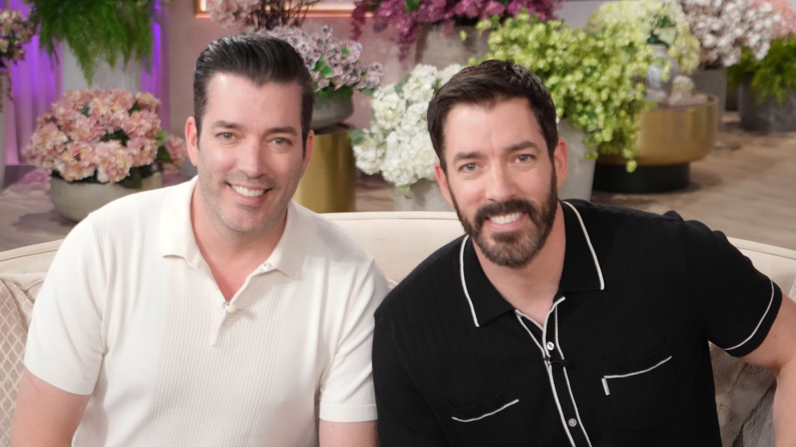 The Retro Living Room Trend HGTV's Property Brothers Want To Stay In The Past