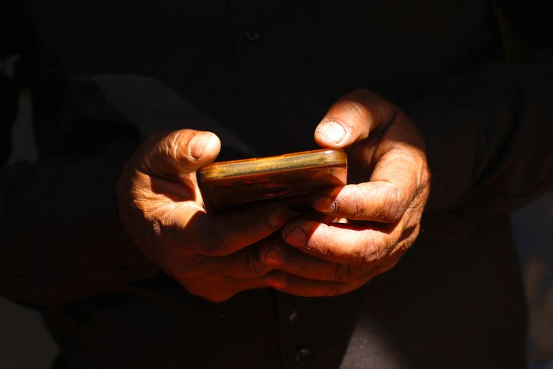 Factbox-India's vast internet, social media apps market