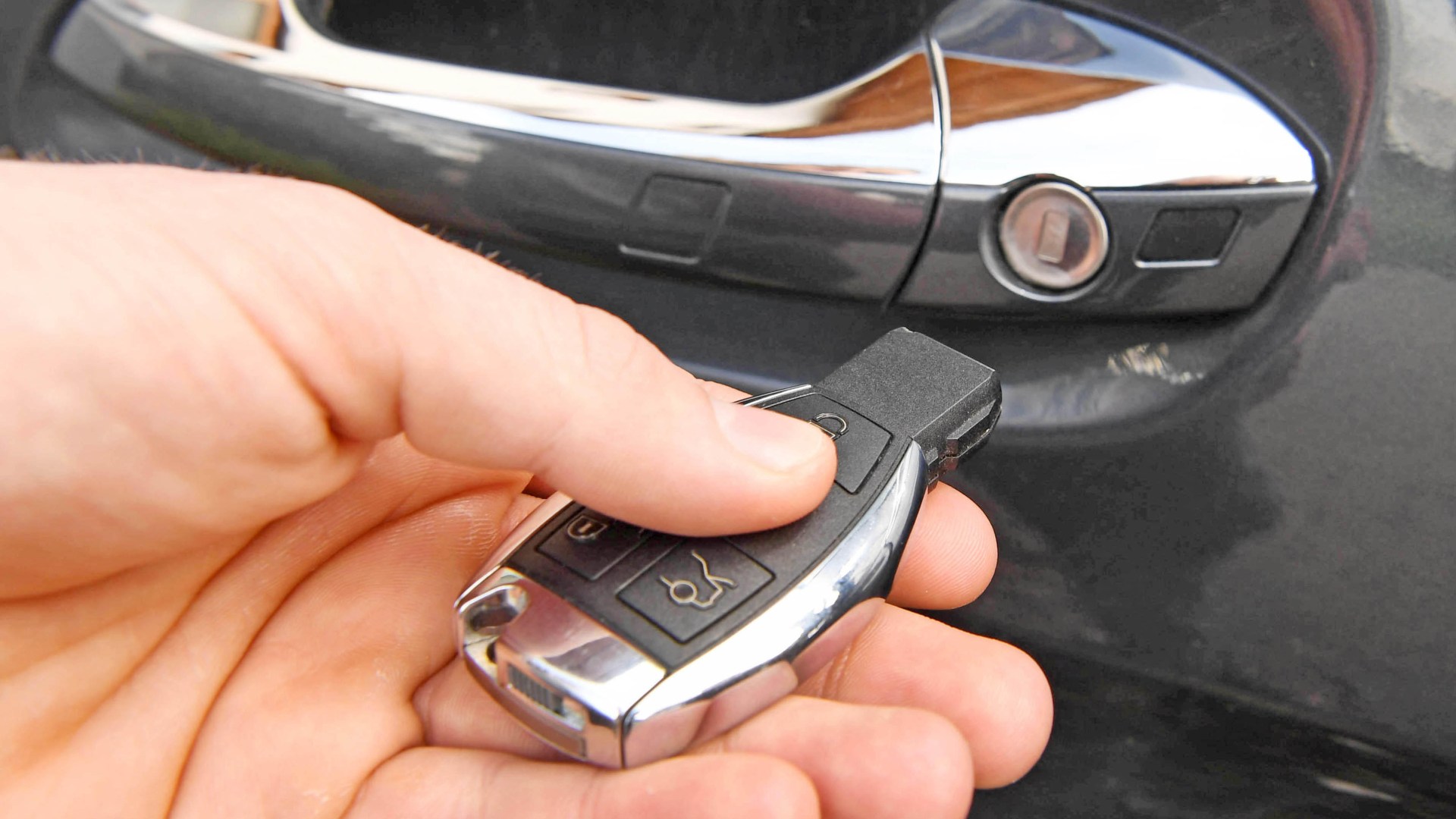 Your keyless car could vanish in five minutes flat – making a simple $10 investment is vital