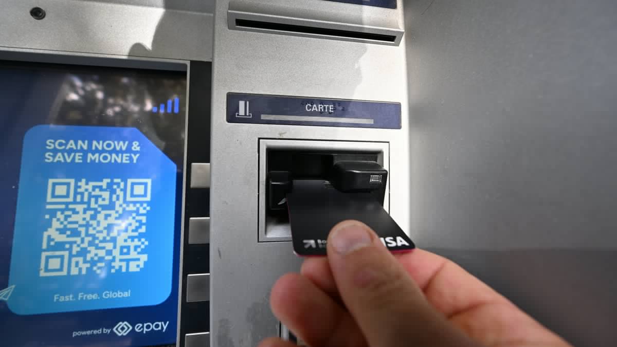 Un homme retire 400 euros au distributeur, est pris à partie par deux individus qui le menacent avec une arme et l'abandonnent dans un quartier d'Agen