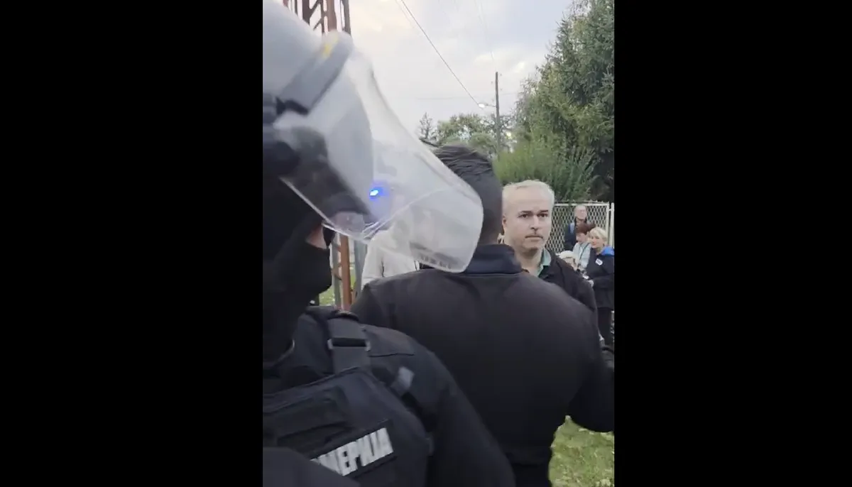 (VIDEO) Privođenje i u Novom Sadu: Policajci uhapsili mladića jer je bacio pirotehničko sredstvo