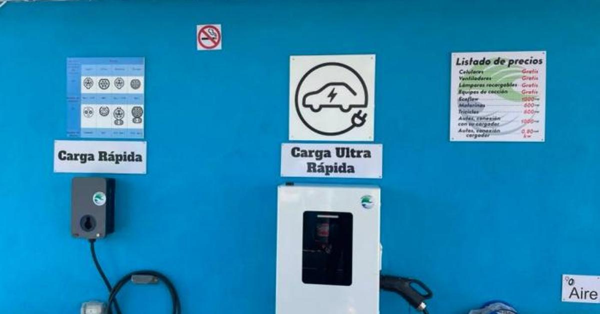 Cuba inaugura la primera ‘solinera’ que ofrece “carga ultra rápida” para autos eléctricos