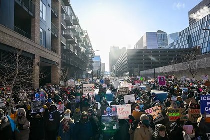 Good Morning, News: Federal Agents Who Shot at Alex Pretti Placed on Leave, Sen. Klobuchar Runs for Governor, and More About the January 30 National General Strike