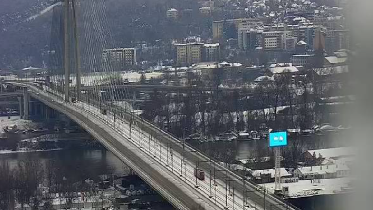 Vozači divljali na Mostu na Adi, ubrzo su se pojavili oni: Ovo je dozvoljena brzina na mostovima u Beogradu - a kazne su PAPRENE