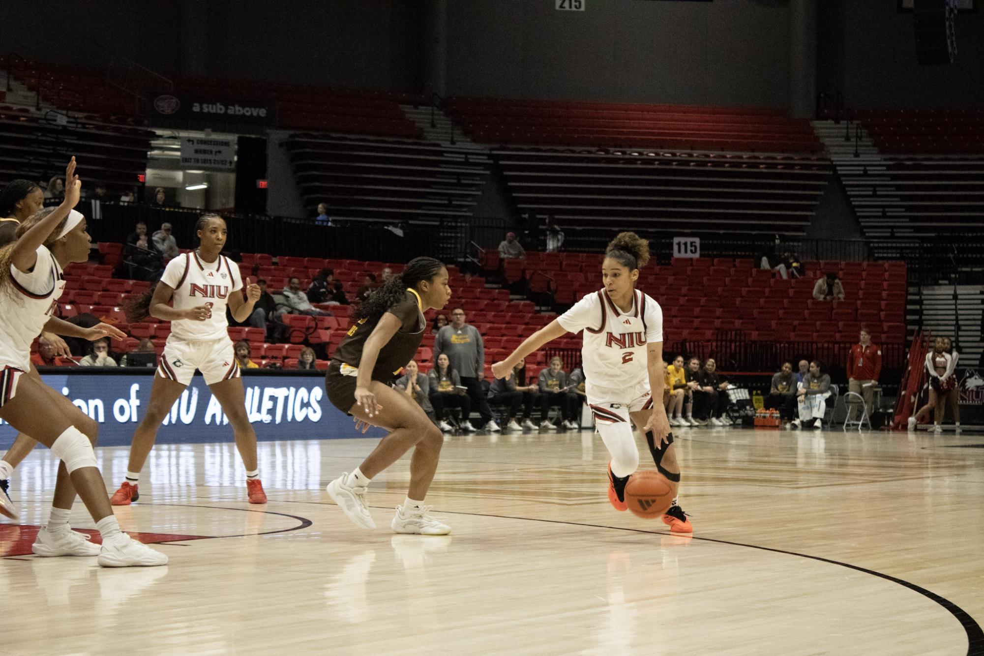 Women’s basketball drops 2nd-straight game, posts season-low scoring