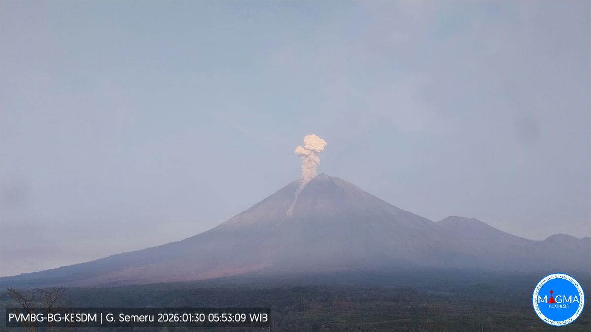 Gunung Semeru Erupsi, Semburkan Abu Vulkanik 1.000 Meter ke Arah Timur