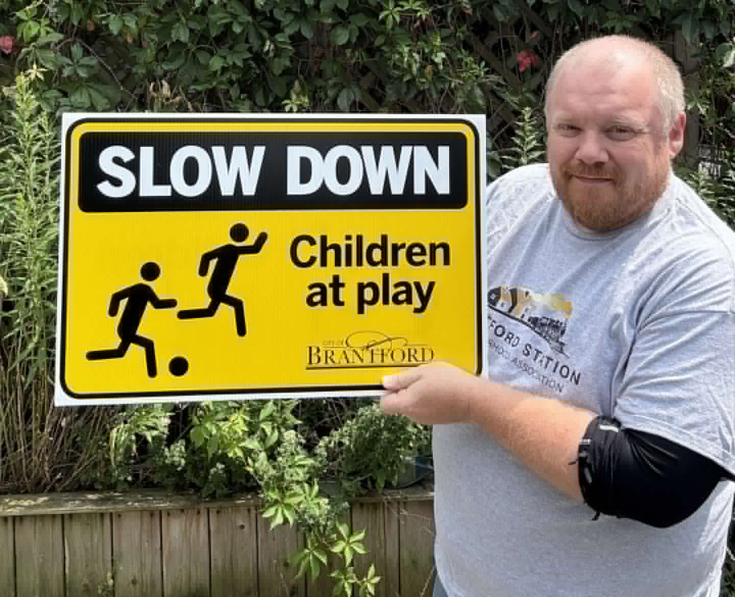 'Slow down' road sign campaign underway in Brantford