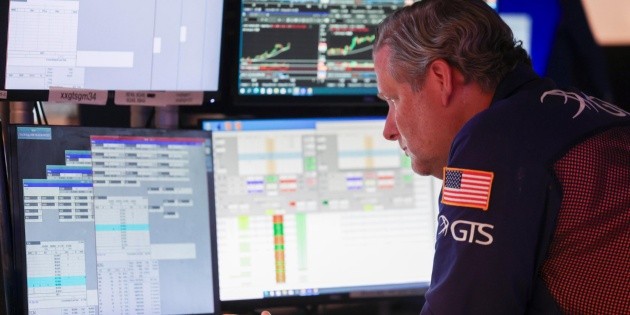 Wall Street cierra en verde y el Nasdaq acumula ganancia semanal del 5.2 %