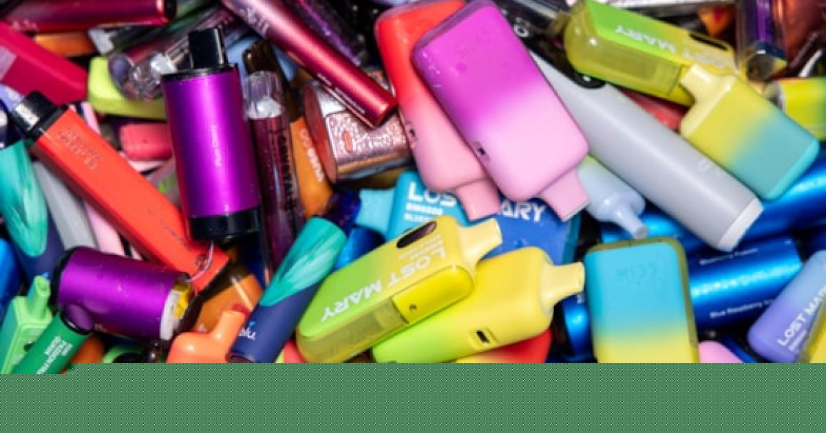 Retailers told to stop selling vapes and cigarettes to children