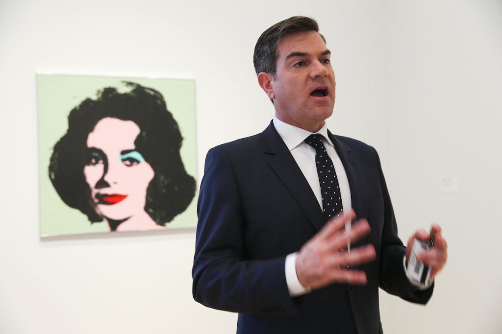 Art Institute of Chicago Director Frankly Addresses Airplane Incident: A ‘Very Low Moment’