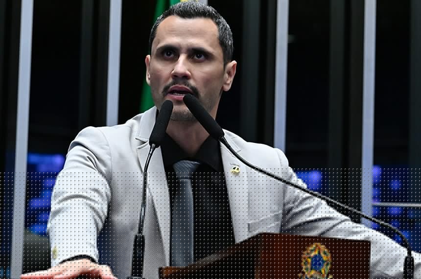 Rifado pelo Republicanos, Cleitinho desafia partido, defende candidatura ao governo e reage a críticas: 'Conversa fiada'
