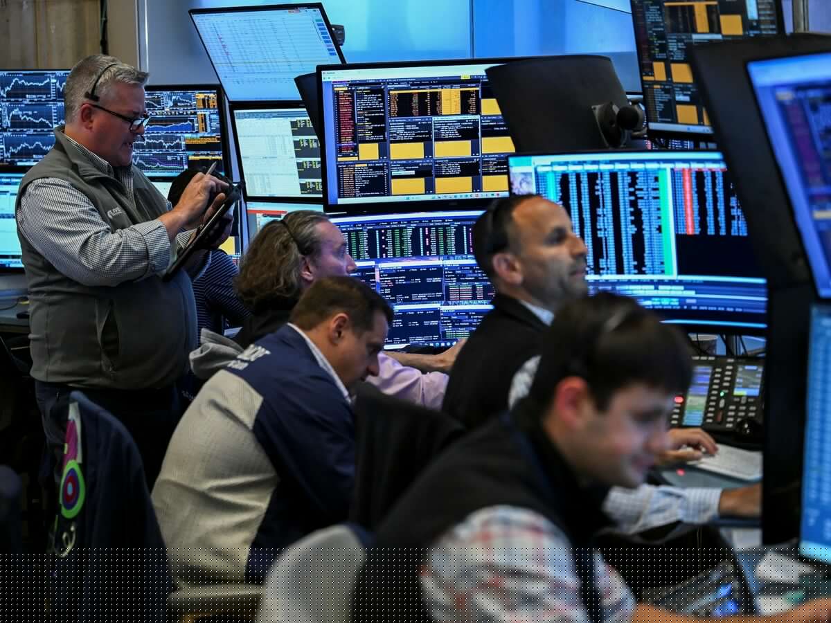 Big AI bets divide venture capital, leaving smaller funds behind