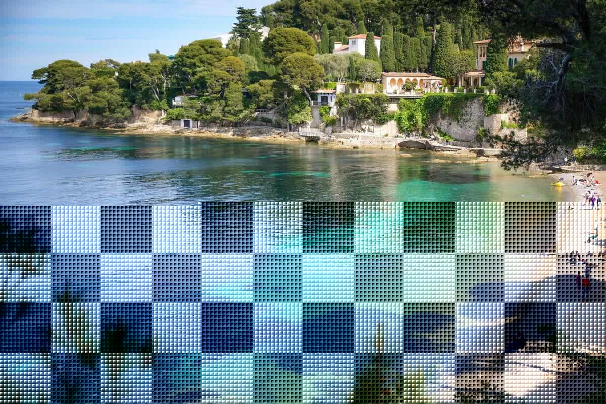 Une plage mythique, une villa Belle Epoque et un festival de jazz en plein air : 3 bonnes raisons d’aller de faire un tour à Saint-Jean-Cap-Ferrat ces jours-ci