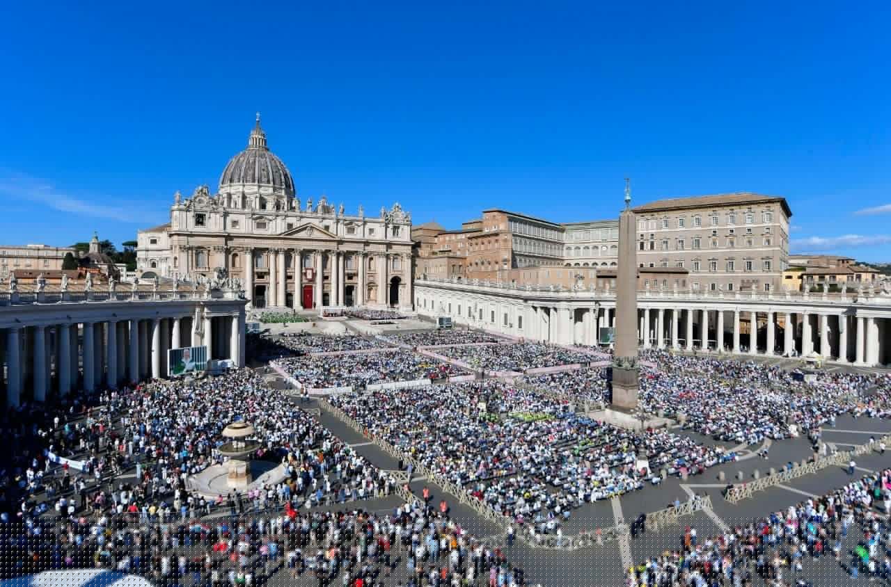 Papa Leone XIV: interi popoli muoiono a causa dell’ingordigia di alcuni, schiacciati da guerre e sfruttamenti. L’omelia per il Giubileo dei catechisti (S.C.)