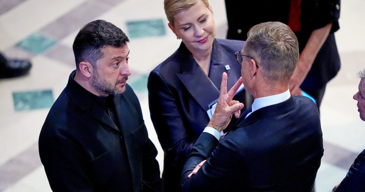 Zelensky holds face-to-face talks with Trump at White House following UK visit