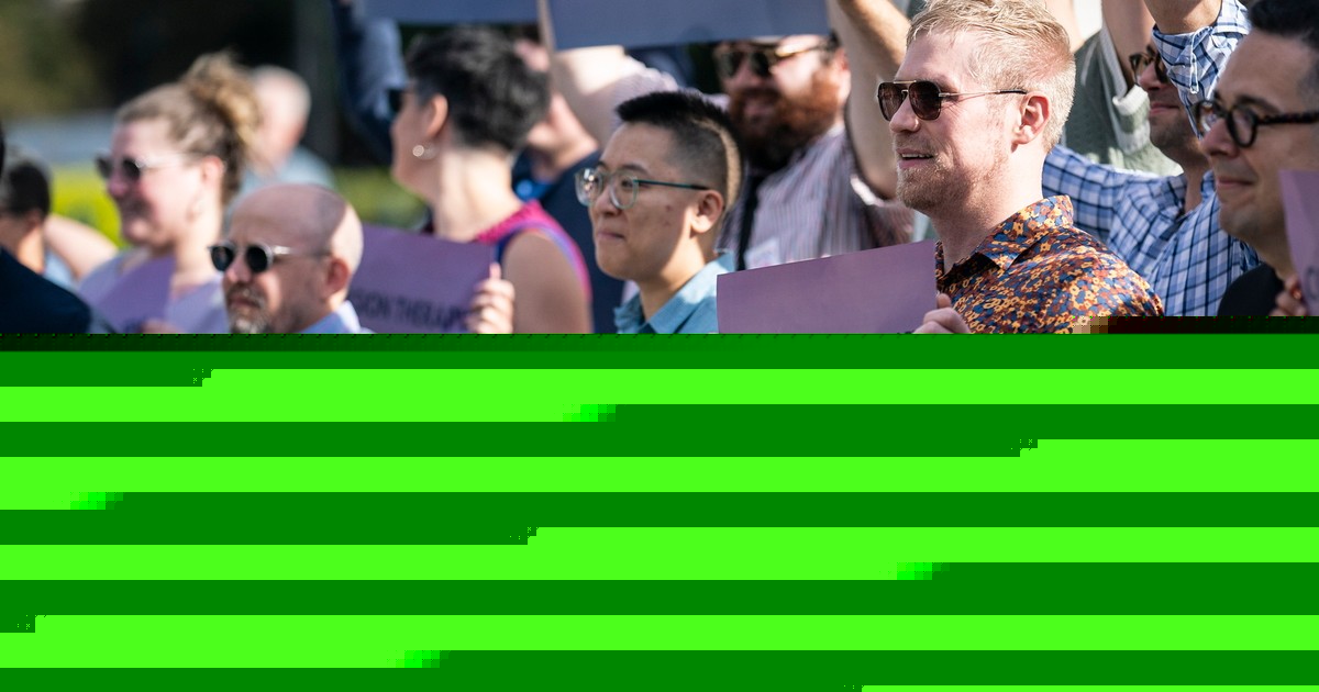 At 20, a Cult Pressured Me 
into Gay Conversion Therapy (B2)