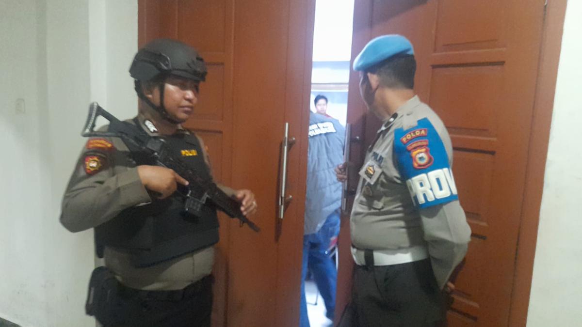 Polisi Geledah Kantor Dinas Pendidikan Gowa