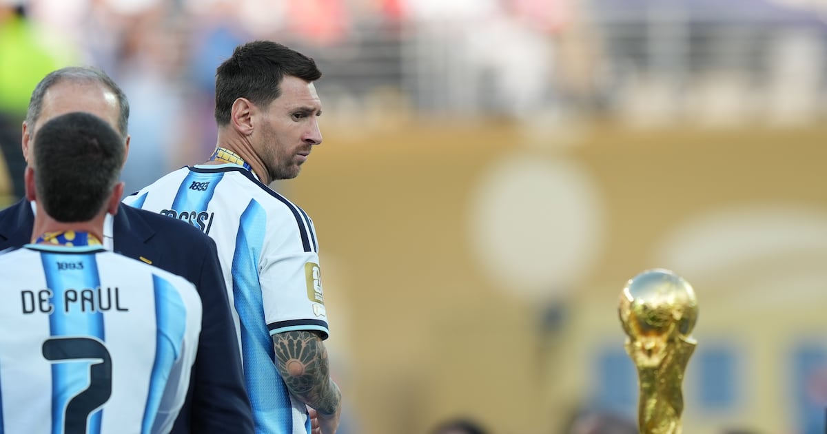 ¿Penal para Messi? Esto dicen los mexicanos en la encuesta EF si Argentina recibió ayuda de la FIFA