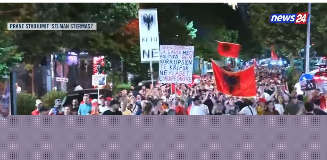 Protestuesit mbushin rrugët e Tiranës, kërkojnë dorëheqjen e panegociueshme të Ramës: Ndryshim sistemi. Shqipëria kërkon revolucion