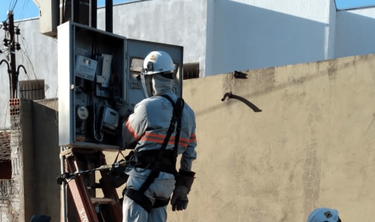 Pai e filho são presos por furto de energia em Sorriso