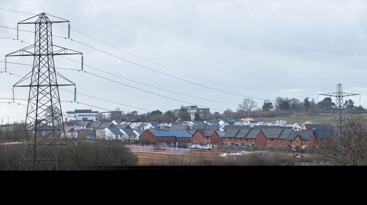 People living within certain distance of pylons to get money off electricity bills