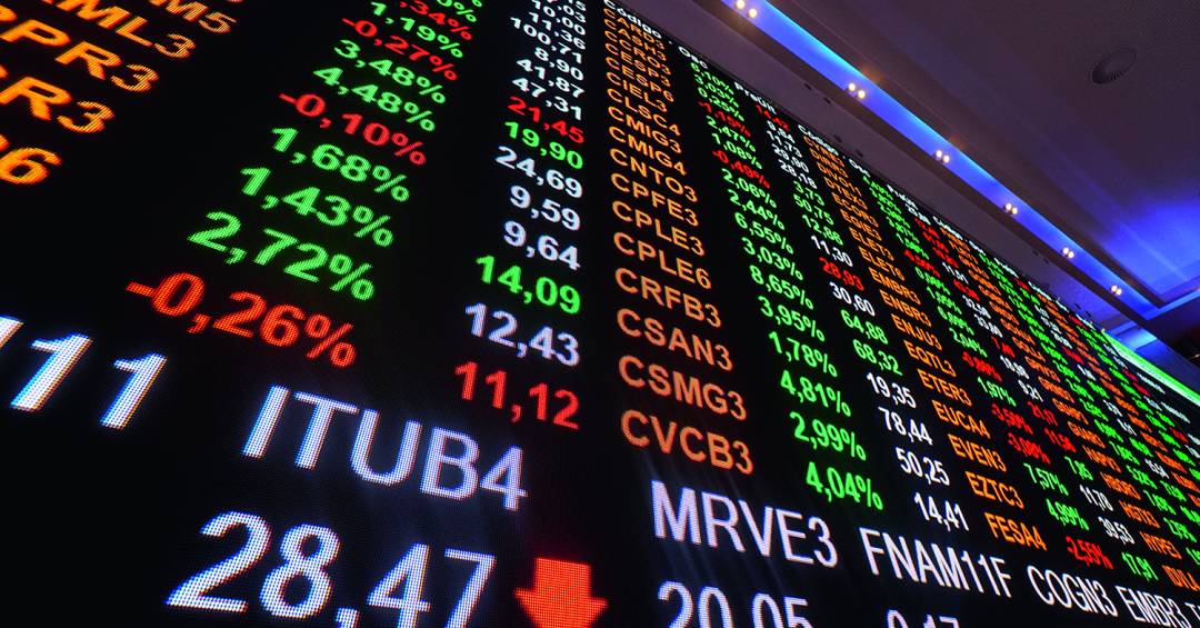 Ibovespa opera em queda em meio à definição do novo presidente do Fed