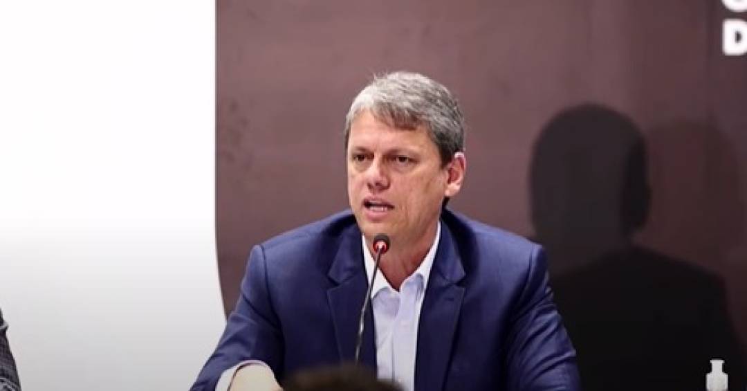 A conversa de Tarcísio com ministro de Lula momentos antes da visita a Bolsonaro
