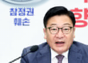 Opposition calls defense minister's existence insult to military for adopting Mao motto