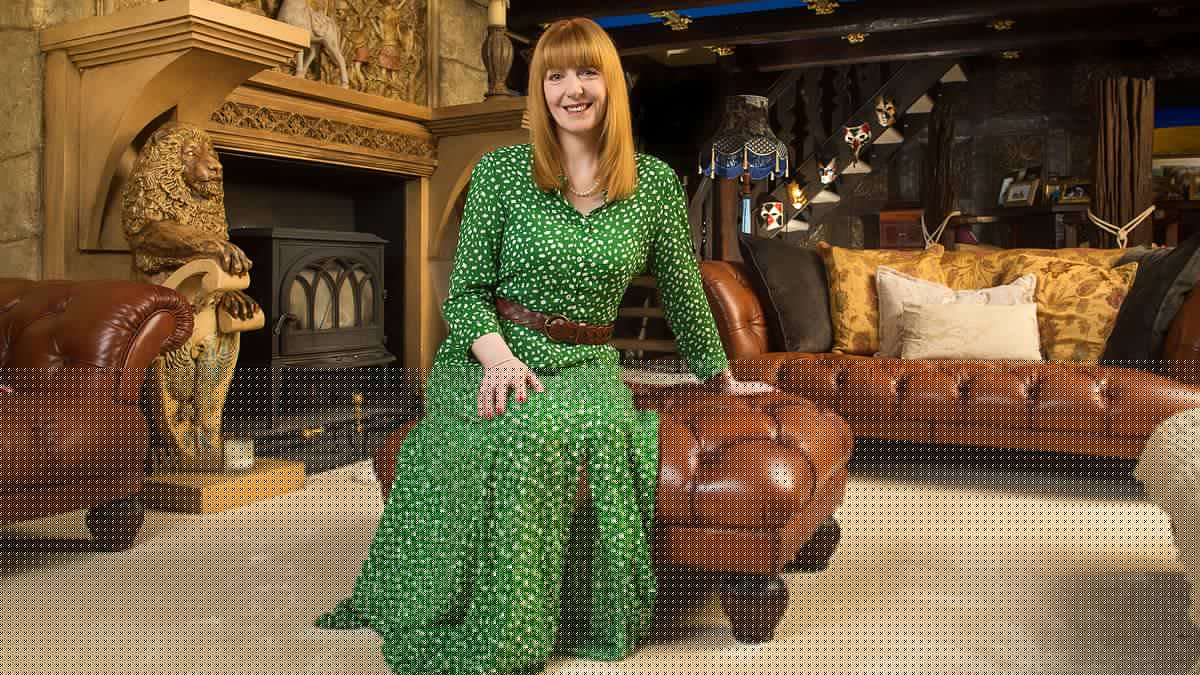 Did TV ghost hunter spook buyers for her £1million mansion?