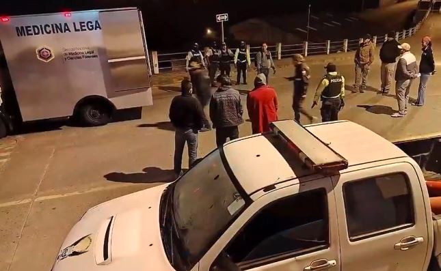Autoridades hallaron dos fosas con ocho cadáveres mutilados en una zona minera del sur de Ecuador